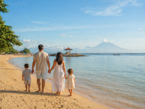 famille dans une villa avec piscine à Bali pour un voyage avec enfants en 2026